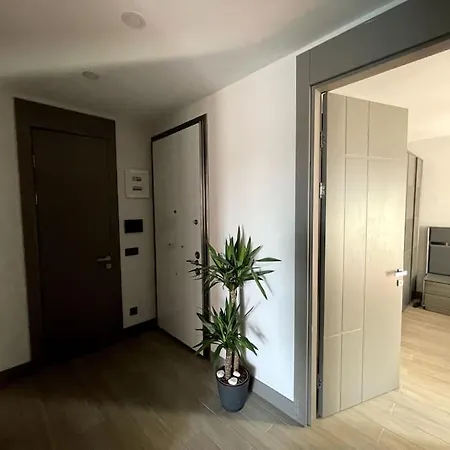 Daire Denize Sifir, Havuz Manzarali, Merkezde 1+1