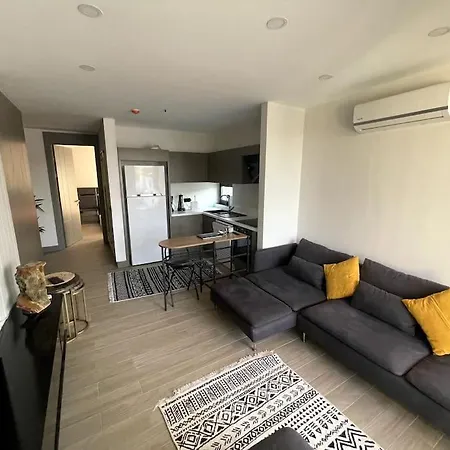 Denize Sifir, Havuz Manzarali, Merkezde 1+1 Daire Bodrum